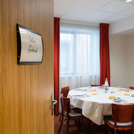 Отель Brit Rennes St Gregoire - Le Villeneuve 3*