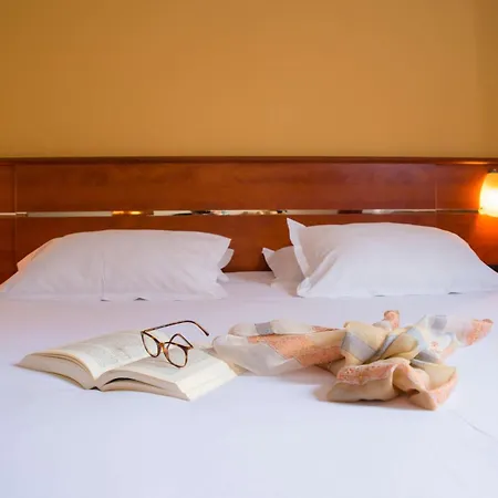 Brit Rennes St Gregoire - Le Villeneuve Hotel 3*