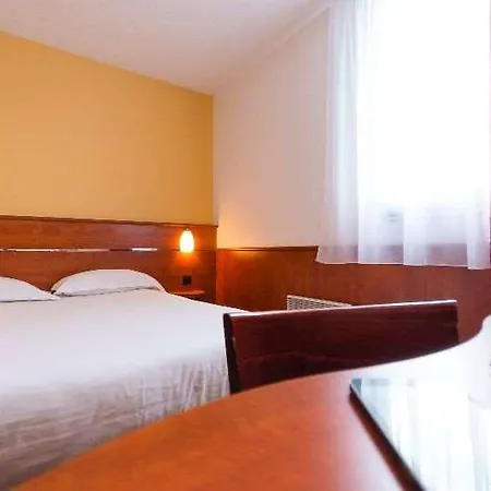 Hotel Brit Rennes St Gregoire - Le Villeneuve 3*